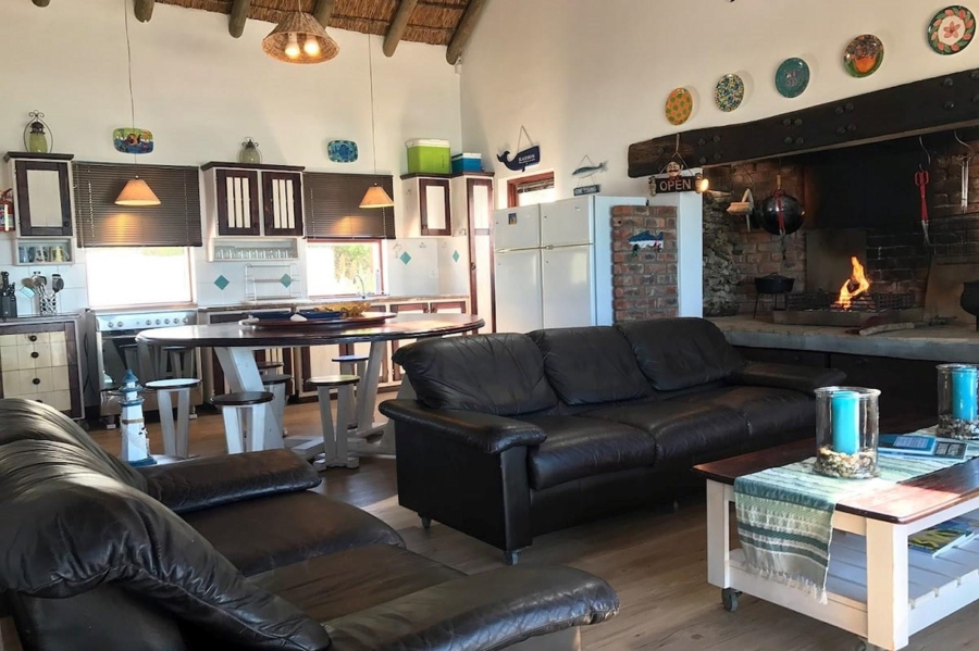 5 Bedroom Property for Sale in Boggomsbaai Western Cape